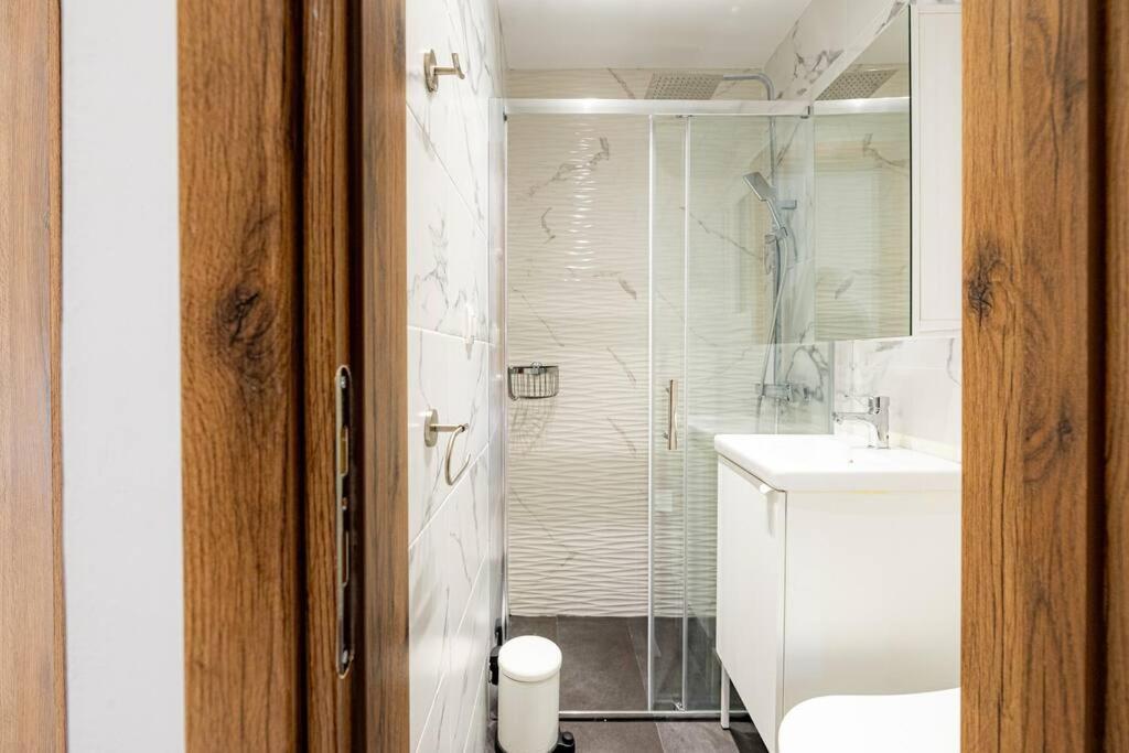 Spacious And Modern Flat At Koukaki, Near Acropolis Athens Exterior photo